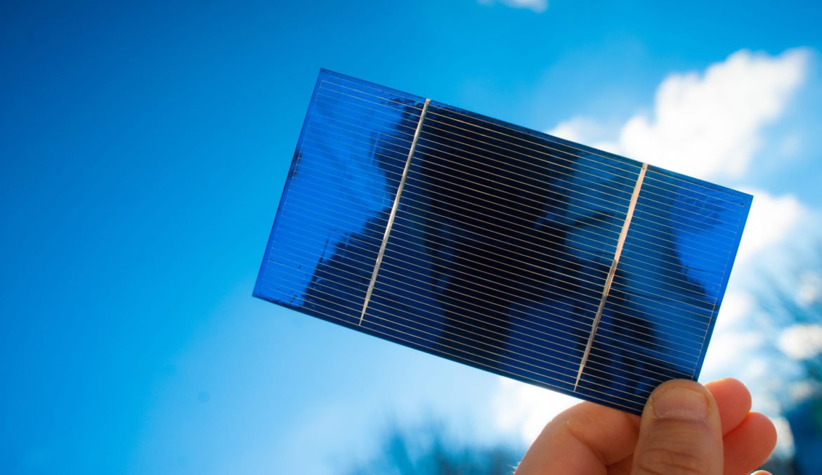 Como funciona uma célula fotovoltaica e quais os cuidados você precisa ter ao comprar? - Desconto na conta da Cemig!